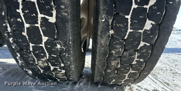 image for item NS9165 2014 Kenworth  T800 semi truck