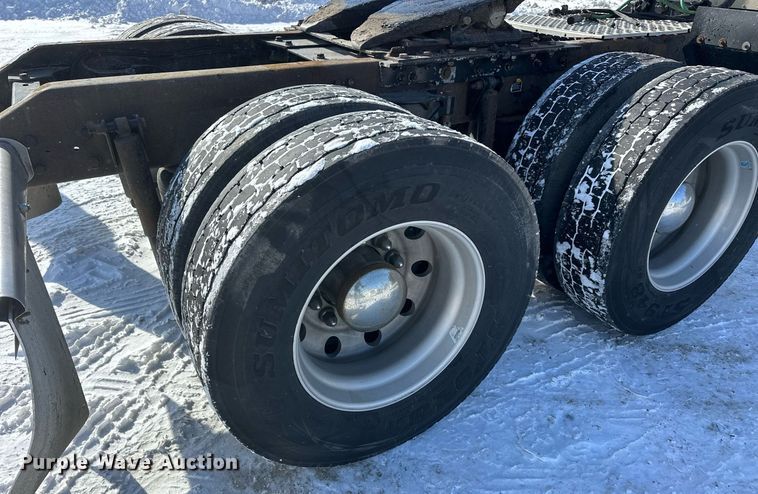 image for item NS9165 2014 Kenworth  T800 semi truck