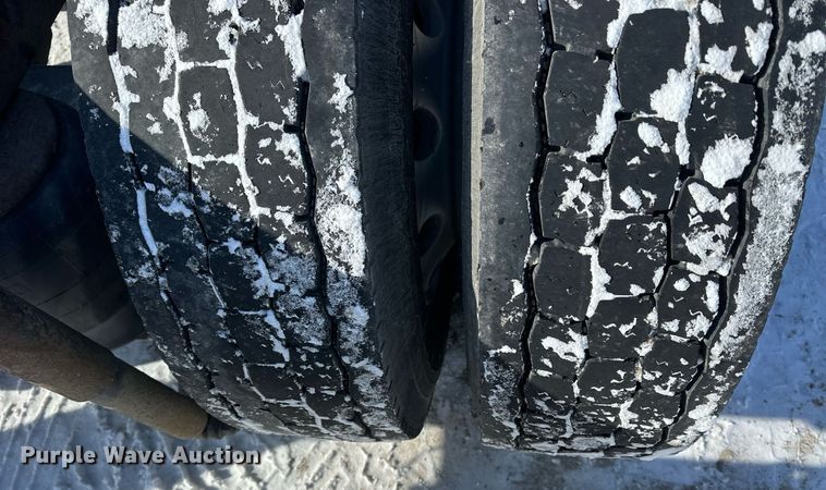 image for item NS9165 2014 Kenworth  T800 semi truck