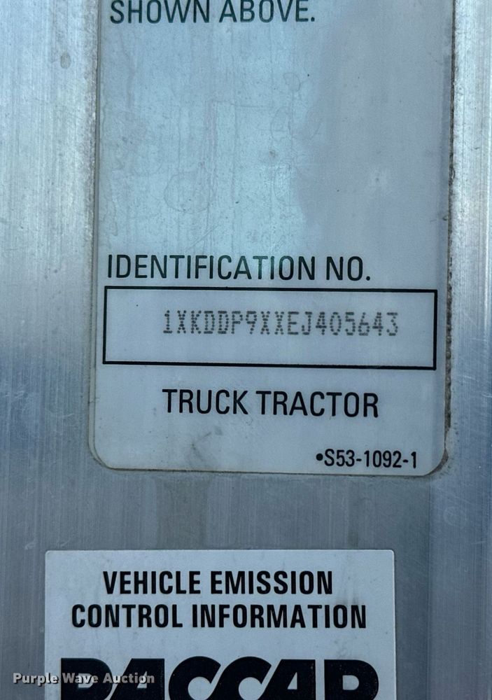 image for item NS9165 2014 Kenworth  T800 semi truck