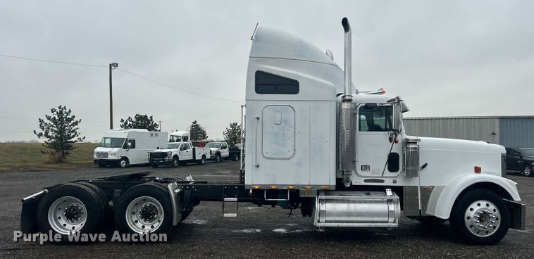 image for item OI9508 1994 Freightliner  FLD truck cab and chassis