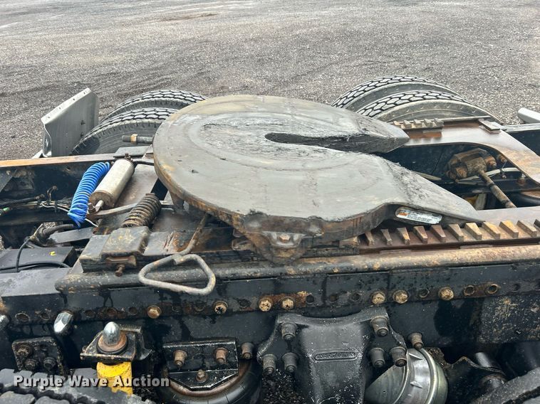 image for item OI9508 1994 Freightliner  FLD truck cab and chassis