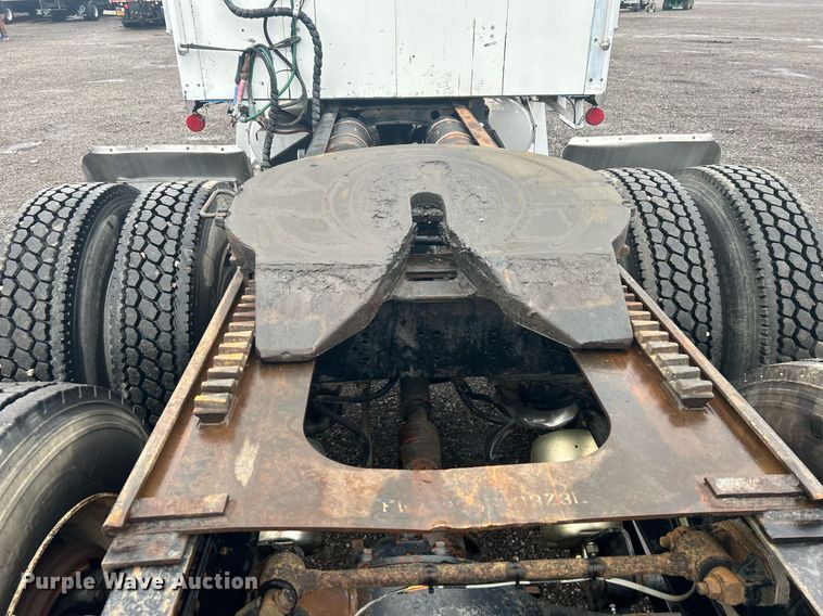 image for item OI9508 1994 Freightliner  FLD truck cab and chassis