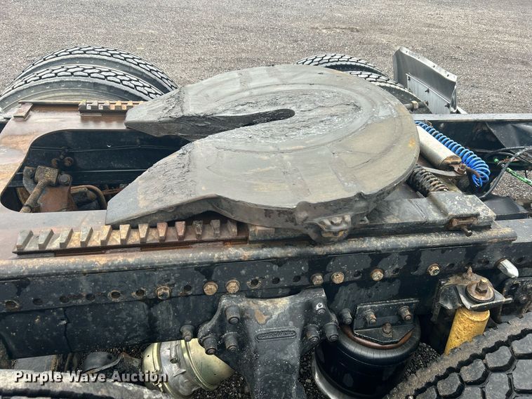 image for item OI9508 1994 Freightliner  FLD truck cab and chassis