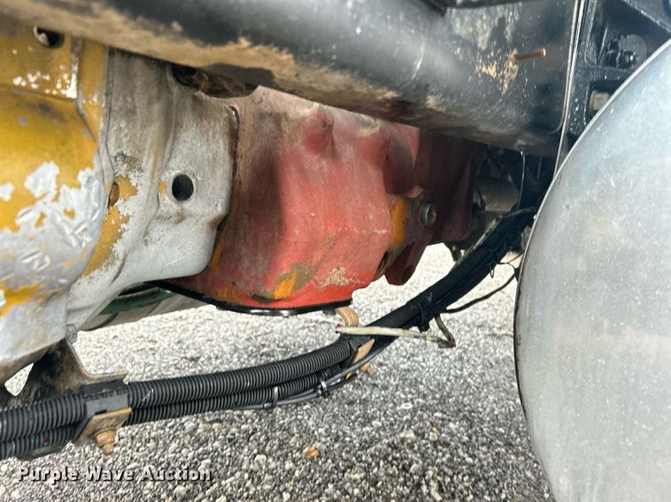 image for item OI9508 1994 Freightliner  FLD truck cab and chassis