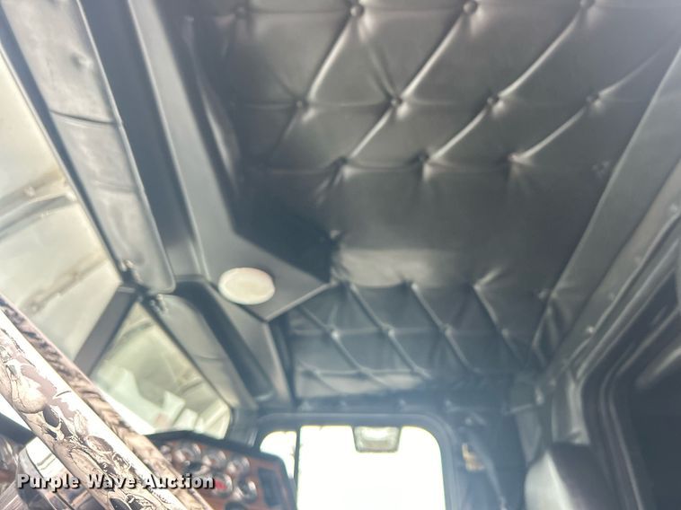 image for item OI9508 1994 Freightliner  FLD truck cab and chassis