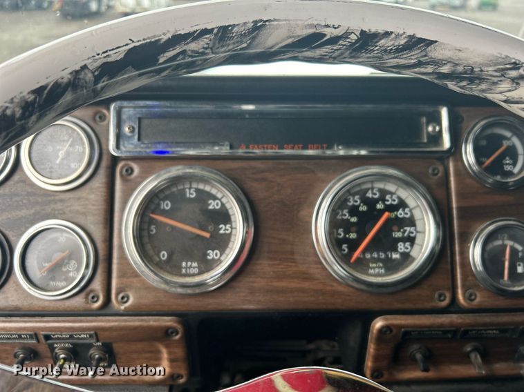 image for item OI9508 1994 Freightliner  FLD truck cab and chassis