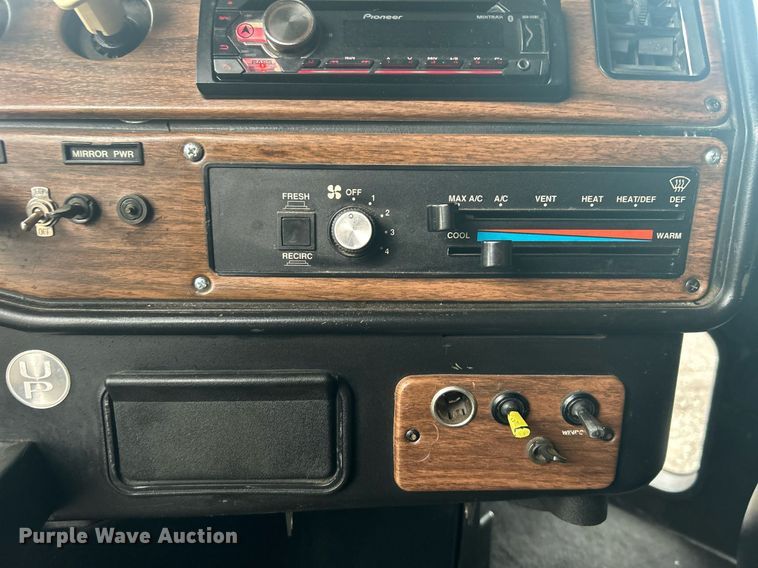 image for item OI9508 1994 Freightliner  FLD truck cab and chassis