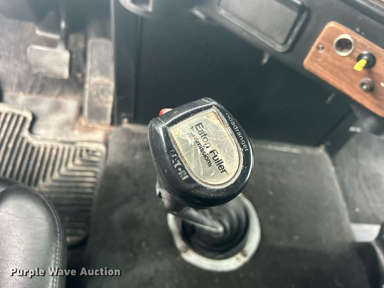 image for item OI9508 1994 Freightliner  FLD truck cab and chassis