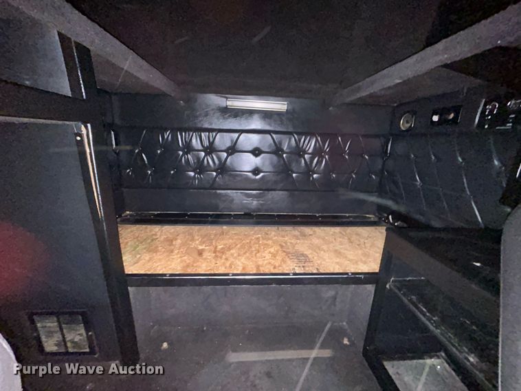 image for item OI9508 1994 Freightliner  FLD truck cab and chassis