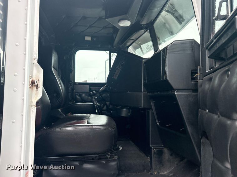 image for item OI9508 1994 Freightliner  FLD truck cab and chassis