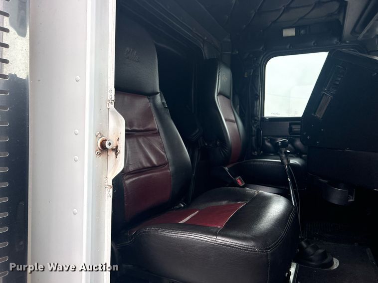 image for item OI9508 1994 Freightliner  FLD truck cab and chassis