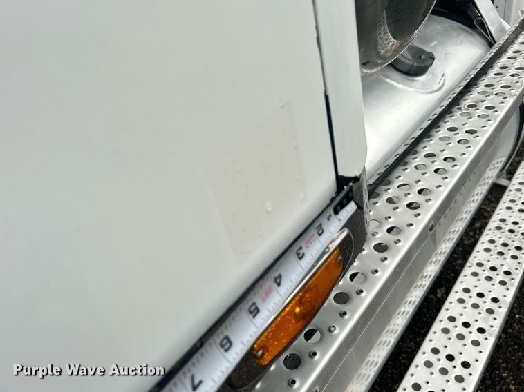 image for item OI9508 1994 Freightliner  FLD truck cab and chassis