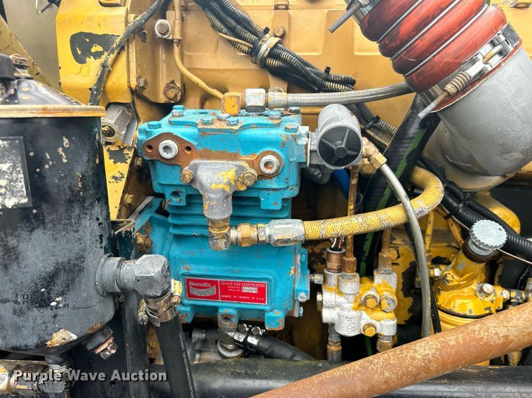 image for item OI9508 1994 Freightliner  FLD truck cab and chassis