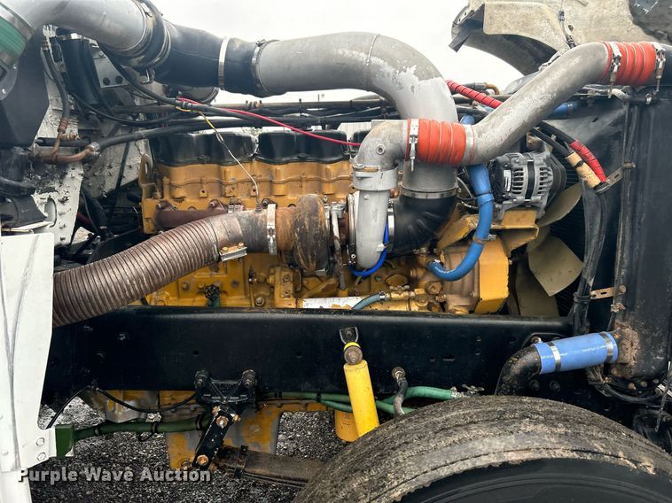 image for item OI9508 1994 Freightliner  FLD truck cab and chassis