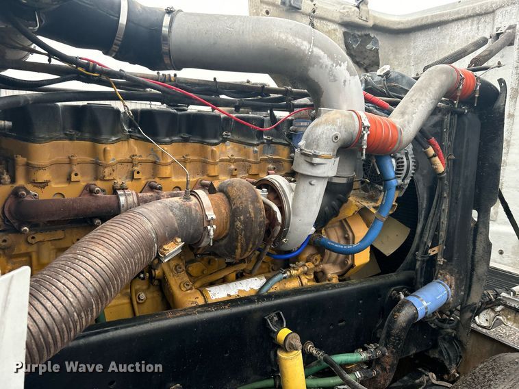 image for item OI9508 1994 Freightliner  FLD truck cab and chassis