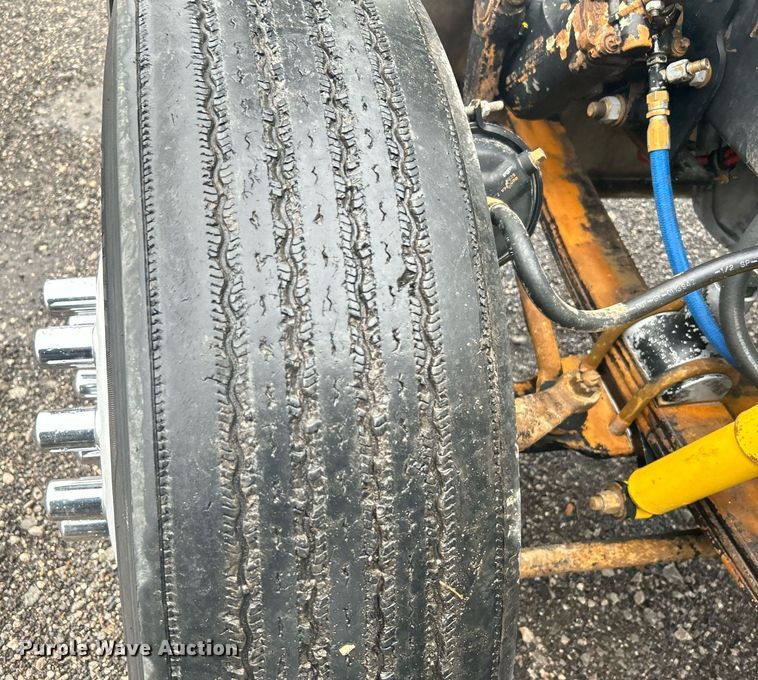 image for item OI9508 1994 Freightliner  FLD truck cab and chassis