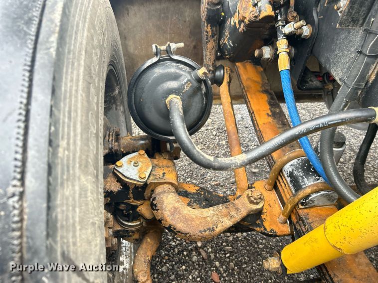 image for item OI9508 1994 Freightliner  FLD truck cab and chassis