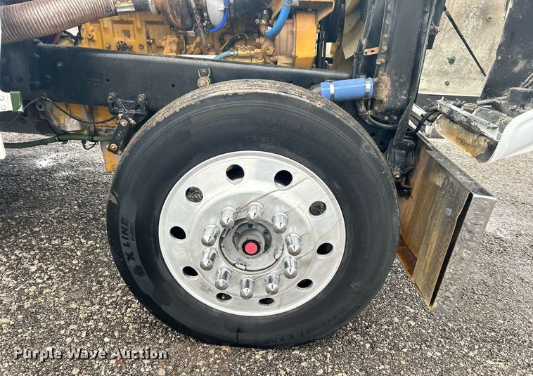 image for item OI9508 1994 Freightliner  FLD truck cab and chassis