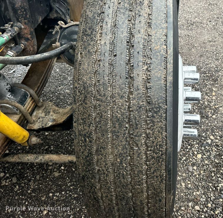 image for item OI9508 1994 Freightliner  FLD truck cab and chassis