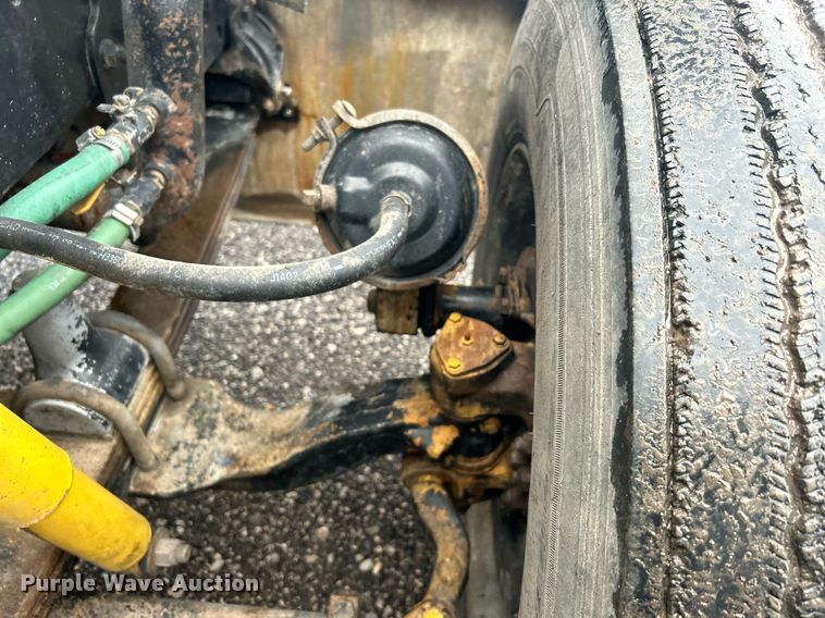 image for item OI9508 1994 Freightliner  FLD truck cab and chassis