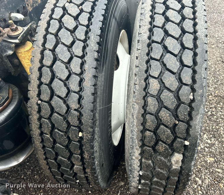 image for item OI9508 1994 Freightliner  FLD truck cab and chassis