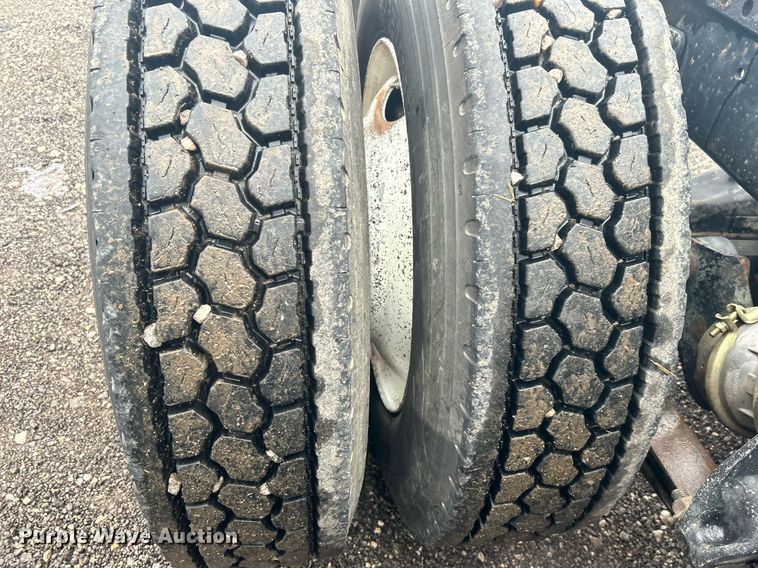 image for item OI9508 1994 Freightliner  FLD truck cab and chassis