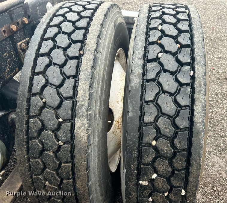 image for item OI9508 1994 Freightliner  FLD truck cab and chassis