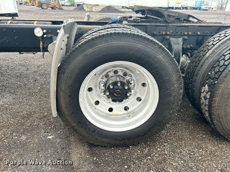 image for item OI9508 1994 Freightliner  FLD truck cab and chassis