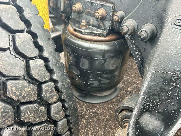 image for item OI9508 1994 Freightliner  FLD truck cab and chassis