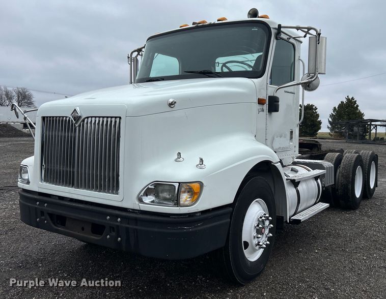 image for item OI9521 2005 International  9200i  semi truck