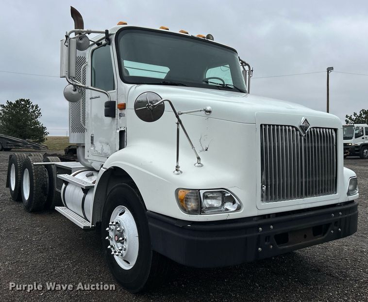 image for item OI9521 2005 International  9200i  semi truck