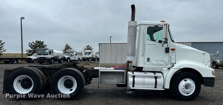 image for item OI9521 2005 International  9200i  semi truck