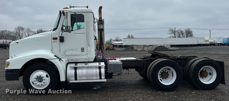 image for item OI9521 2005 International  9200i  semi truck