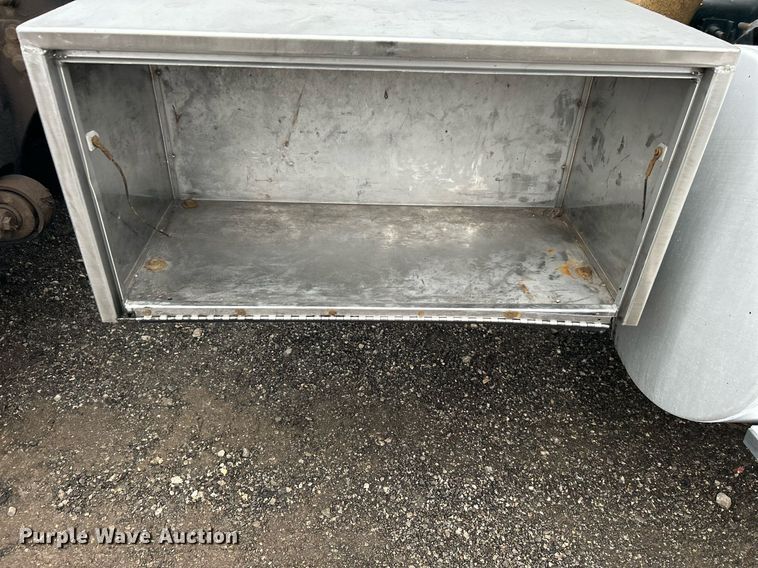 image for item OI9521 2005 International  9200i  semi truck