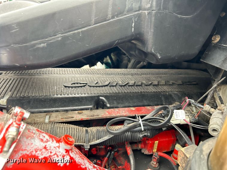 image for item OI9521 2005 International  9200i  semi truck