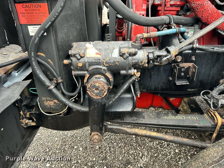 image for item OI9521 2005 International  9200i  semi truck