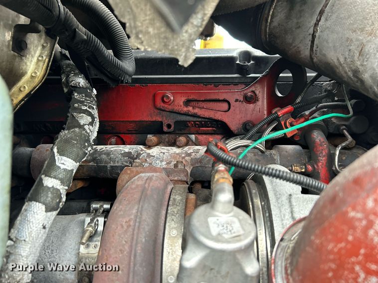 image for item OI9521 2005 International  9200i  semi truck