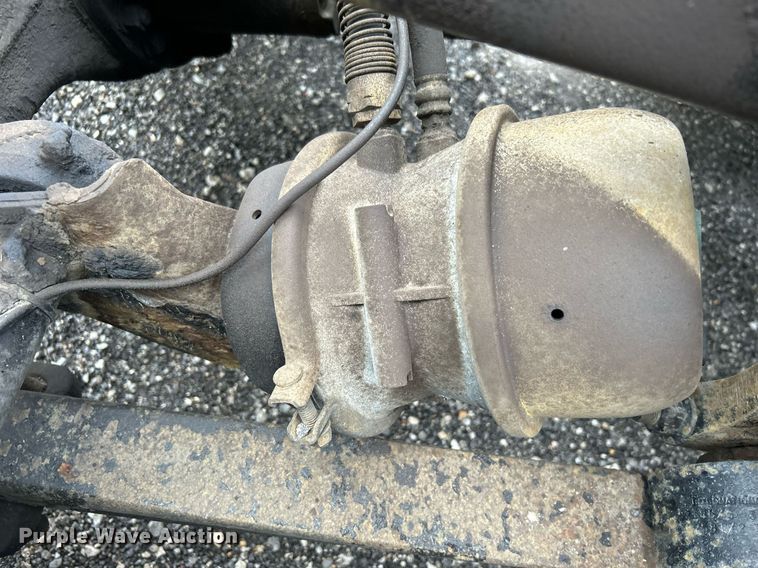 image for item OI9521 2005 International  9200i  semi truck