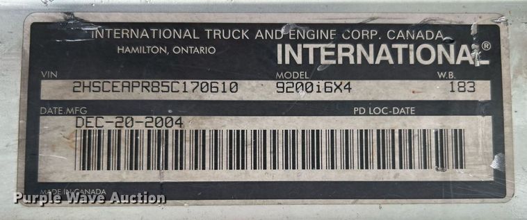image for item OI9521 2005 International  9200i  semi truck