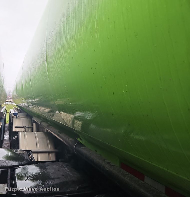 image for item OJ9708 1996 Heil  tank trailer