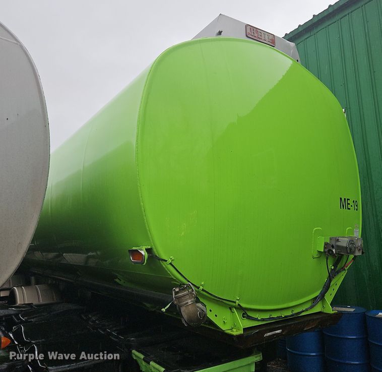 image for item OJ9708 1996 Heil  tank trailer