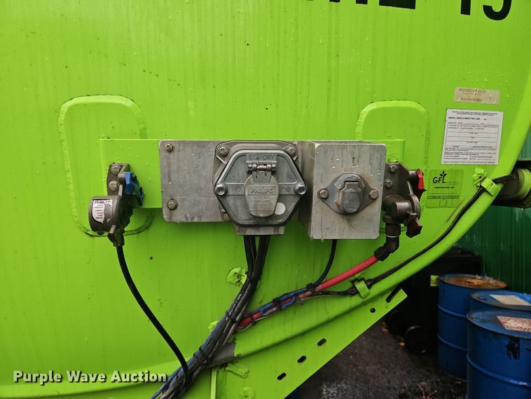 image for item OJ9708 1996 Heil  tank trailer