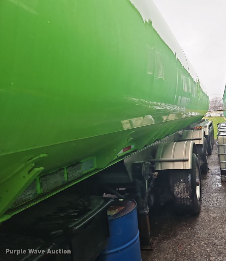 image for item OJ9708 1996 Heil  tank trailer