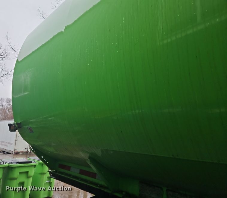 image for item OJ9708 1996 Heil  tank trailer