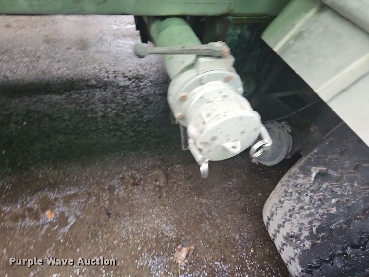 image for item OJ9708 1996 Heil  tank trailer