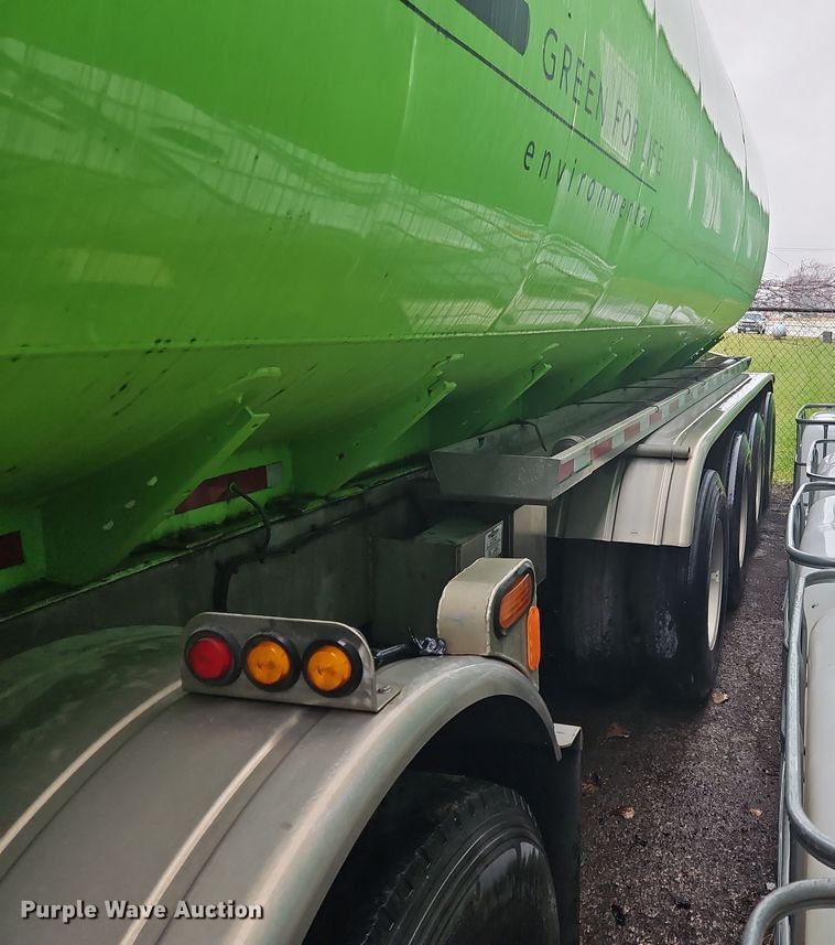 image for item OJ9708 1996 Heil  tank trailer