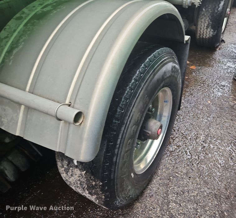 image for item OJ9708 1996 Heil  tank trailer