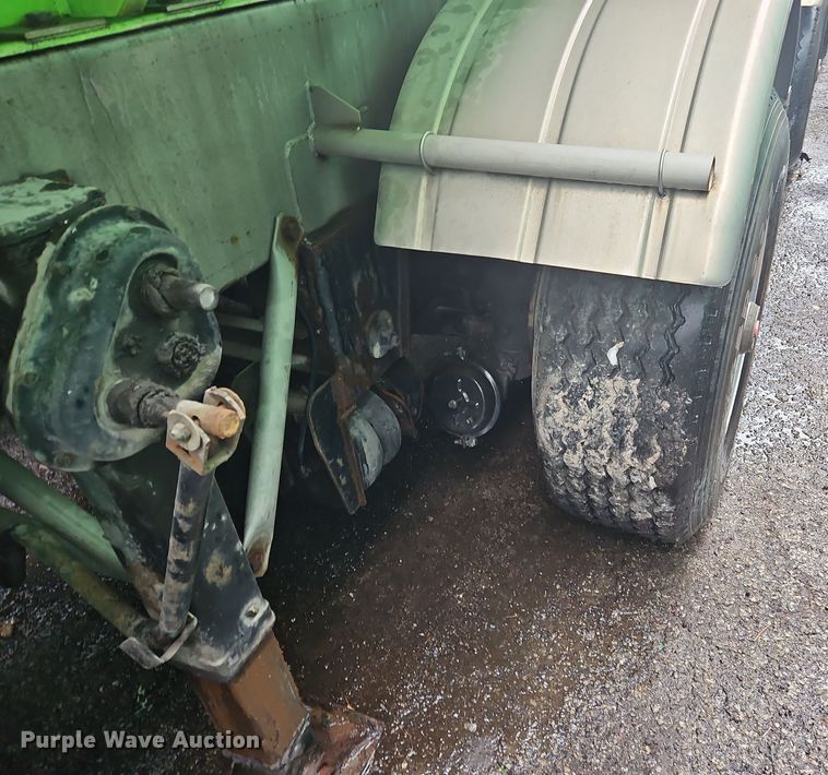 image for item OJ9708 1996 Heil  tank trailer