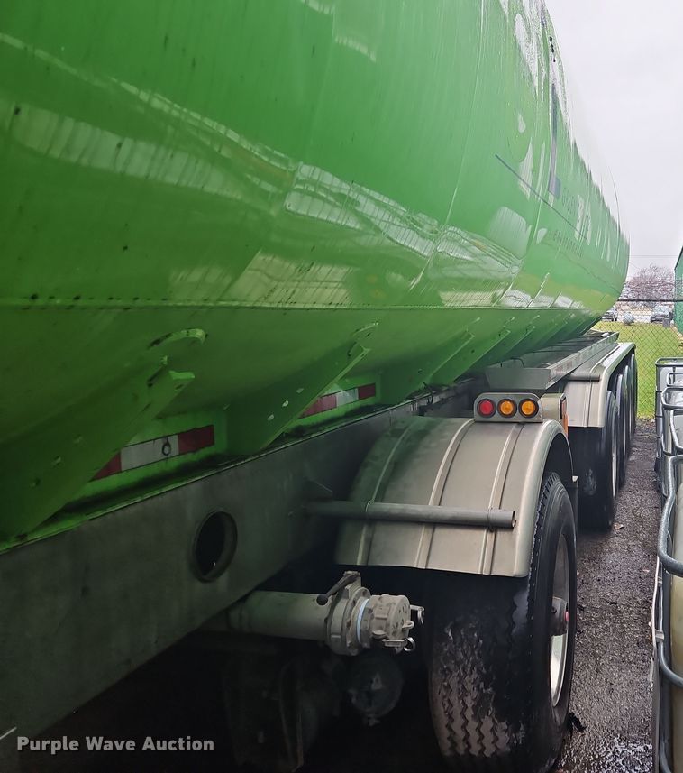 image for item OJ9708 1996 Heil  tank trailer